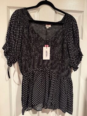 ANDRÉE BY UNIT Black Polka Dot Smocked Peplum Top